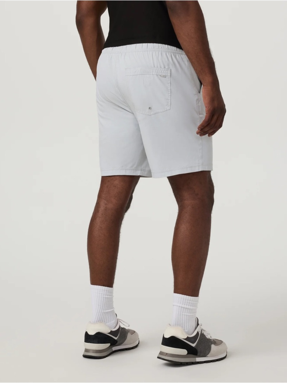 Vuori Kore Short Lined 7" SZ L in Sky Grey - Picture 3 of 8